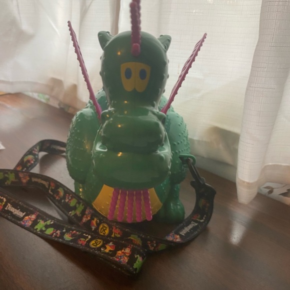 Disney Pete Electric Parade popcorn bucket Green and Purple Dragon - Picture 3 of 6